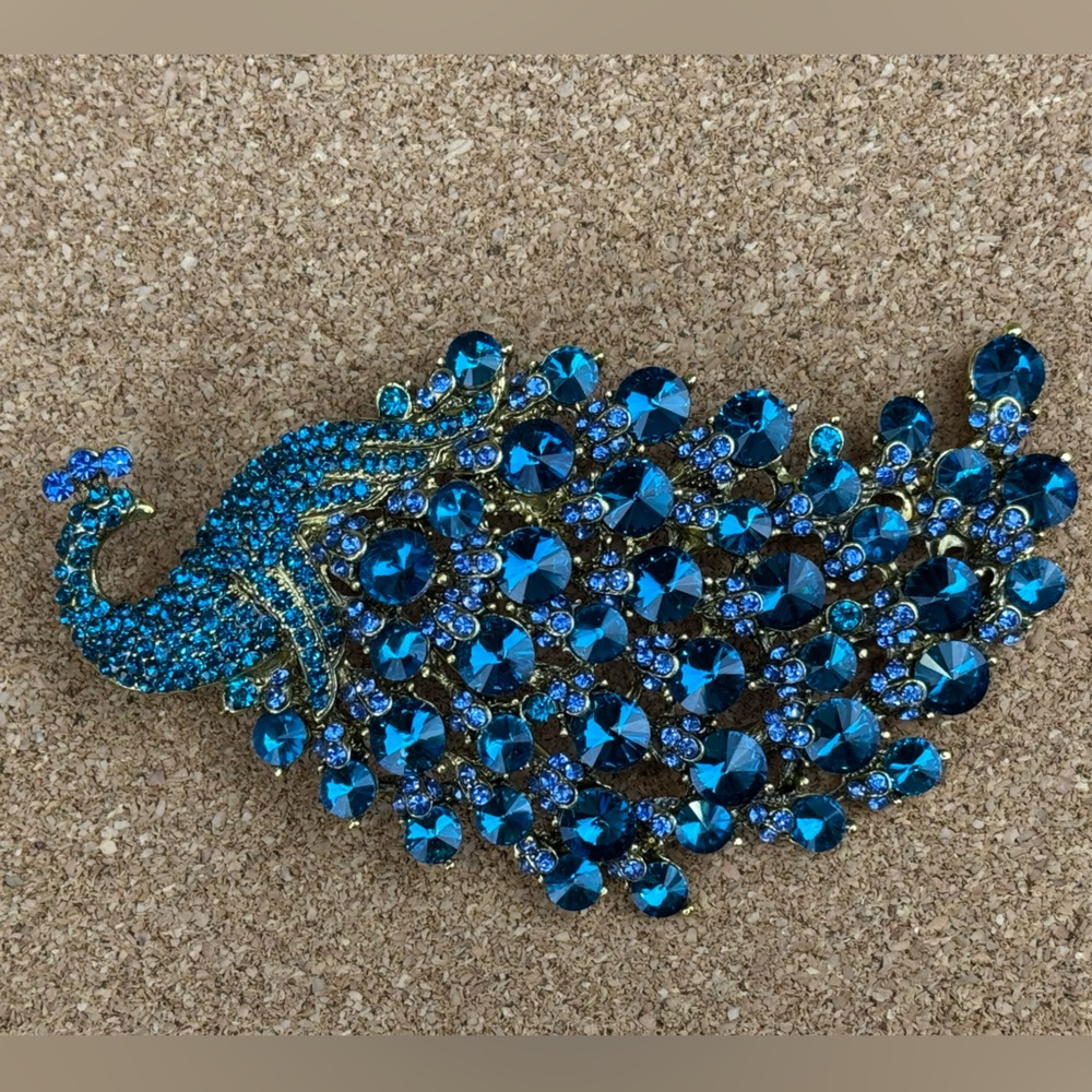 🦚 Vintage-Style Blue Peacock Rhinestone Brooch Pin
